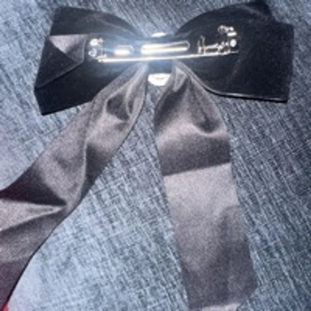 Black Velvet Pearl‎ Rose Bow Hair Clip